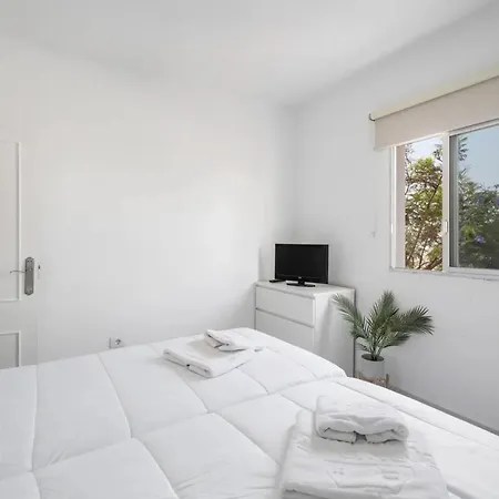 Apartment Charming 1-bedroom With Ocean View In *