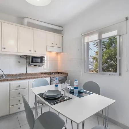 Charming 1-bedroom With Ocean View In