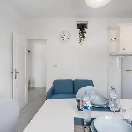 Apartment Charming 1-bedroom With Ocean View In *